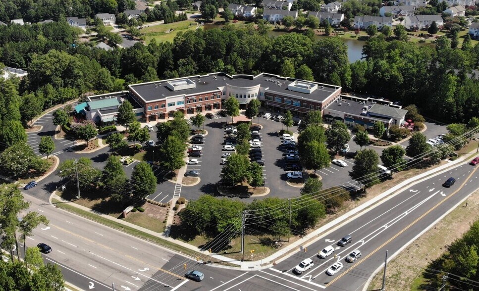 More Photos Of 800 W Williams St, Apex General Retail For Lease