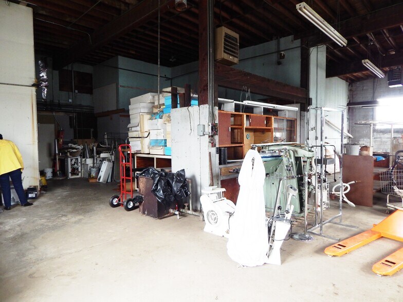 More Photos Of 470 NE Garden Valley Blvd, Roseburg Storefront Retail Office For Sale