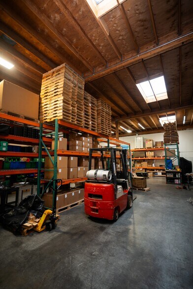 More Photos Of 802-812 W Washington Ave, Escondido Service For Sale