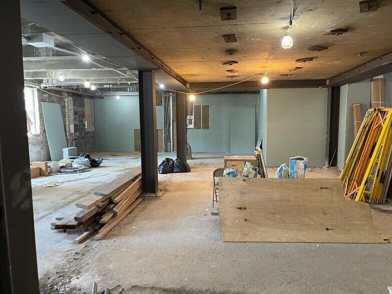 More Photos Of 185 W 231st St, Bronx General Retail For Lease