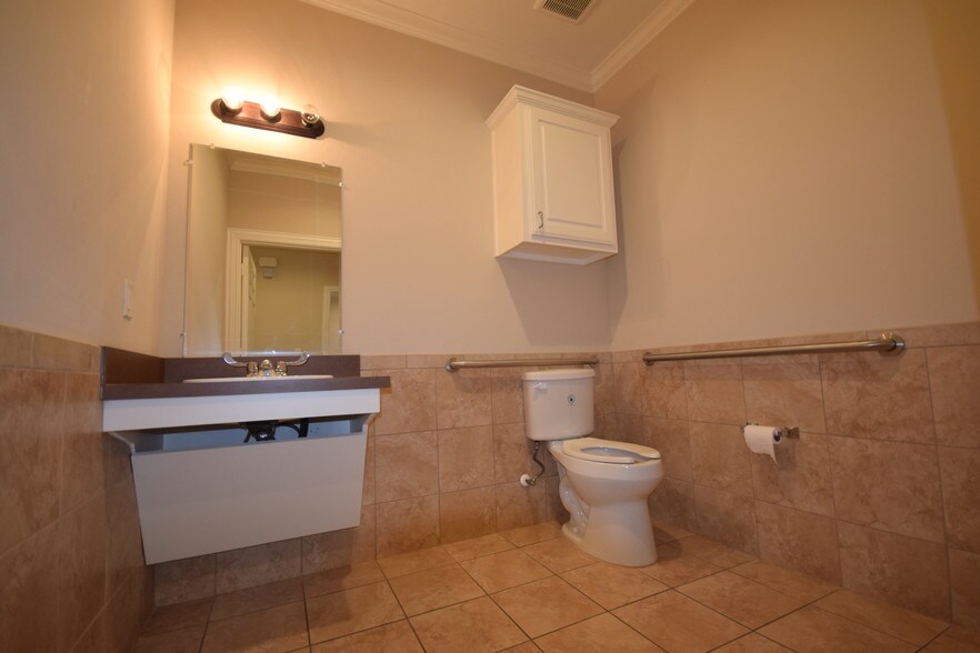 More Photos Of 8668 John Hickman Pky, Frisco Medical For Lease