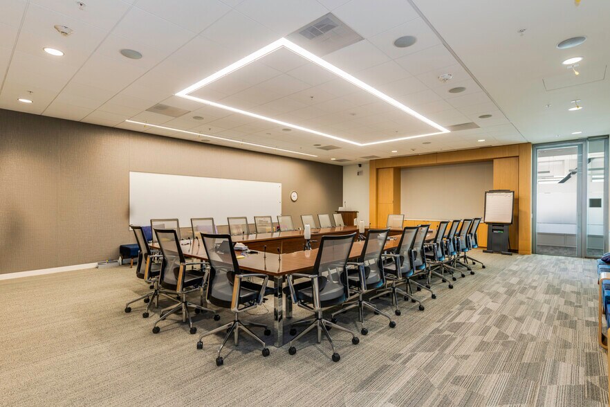 More Photos Of 700 Bay Rd, Redwood City Medical For Lease
