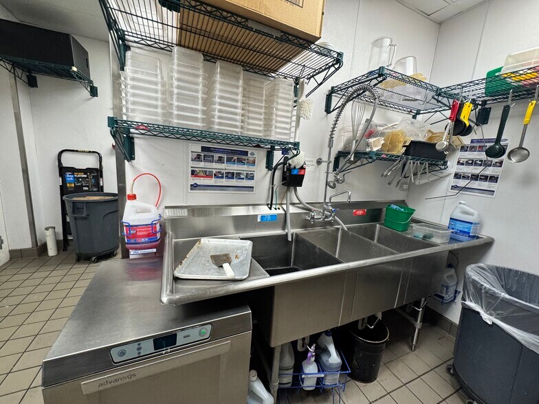 More Photos Of 3021 W 147th St, Posen Restaurant For Sale