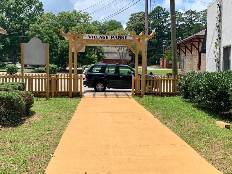 More Photos Of 913 Main St, Stone Mountain Office For Lease