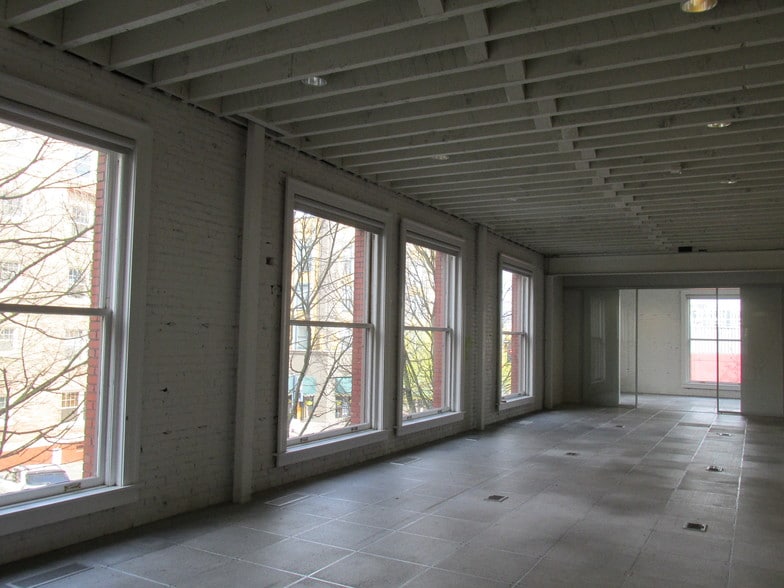 More Photos Of 1532 SW Morrison St, Portland Office For Sale