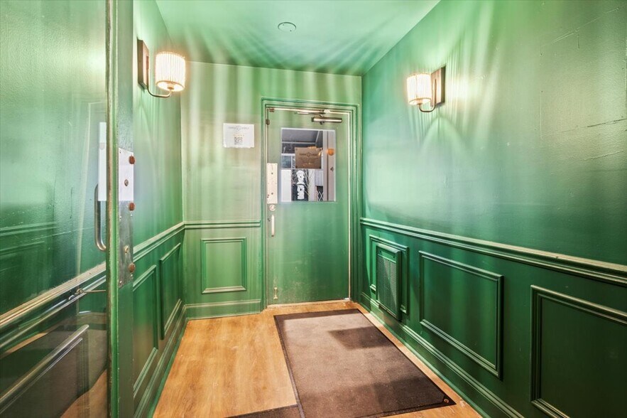 More Photos Of 21 Celina St, Oshawa Restaurant For Sale