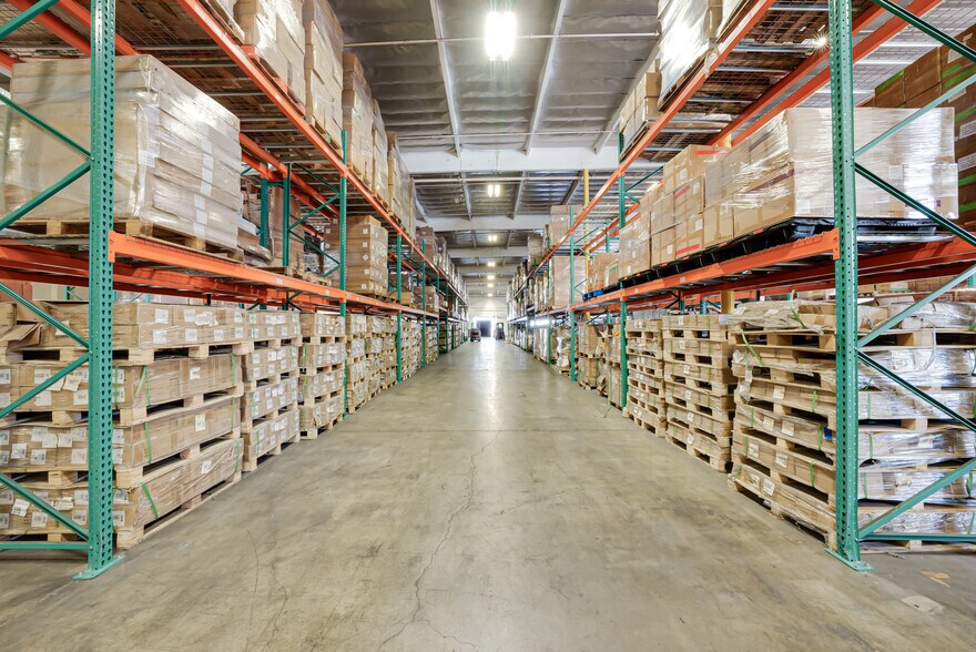 More Photos Of 13360 Molette St, Santa Fe Springs Warehouse For Lease