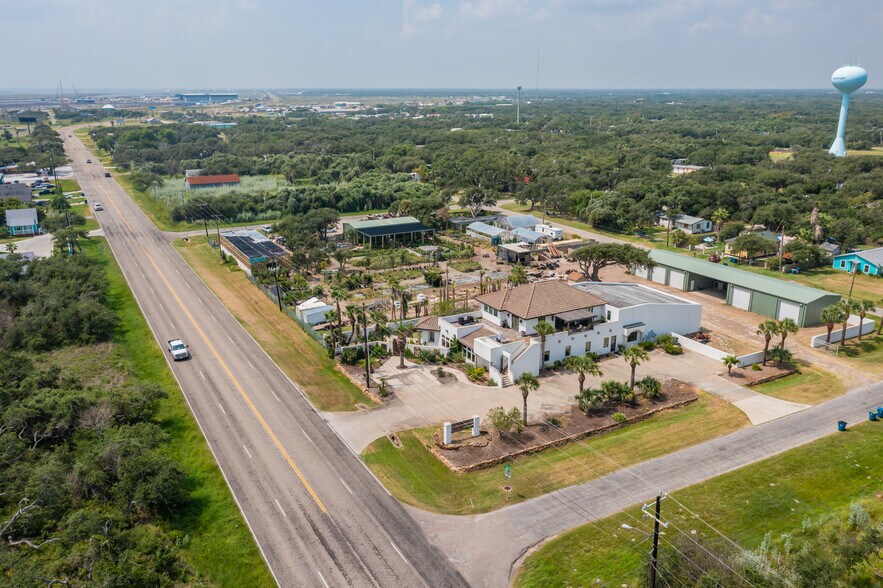 More Photos Of 1703 Highway 35 S, Rockport Office Residential For Lease