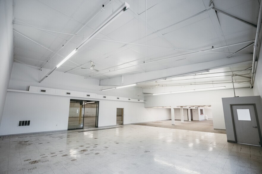 More Photos Of 2905 W Oakland Ave, Austin Auto Dealership For Lease