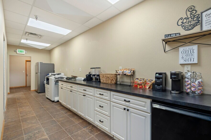 More Photos Of 5740 Boeing Dr, Loveland Warehouse For Sale