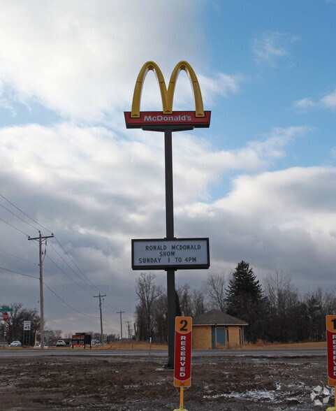 More Photos Of 29575 Sportsman Dr, Chisago City General Retail For Lease