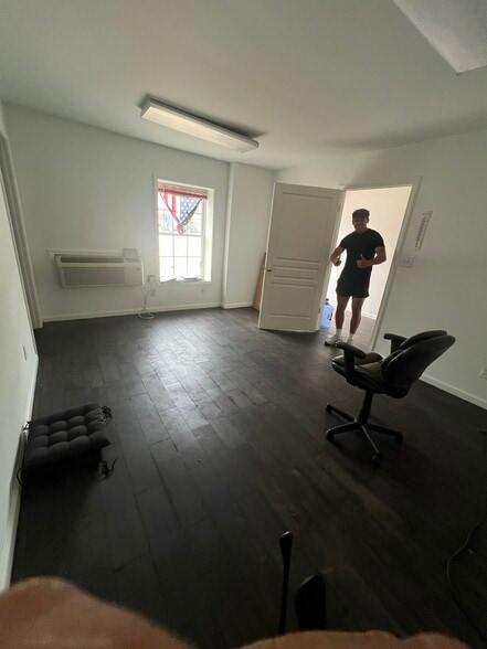 More Photos Of 2012 Last St, Statham Warehouse For Lease