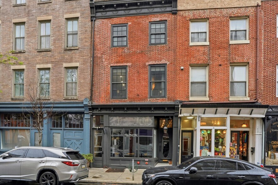 More Photos Of 140 N 2nd St, Philadelphia Hotel For Sale