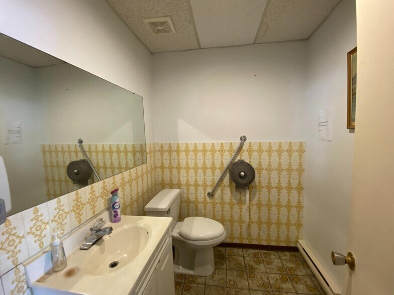 More Photos Of 115-119 Cedar St, Greater Sudbury General Retail For Sale