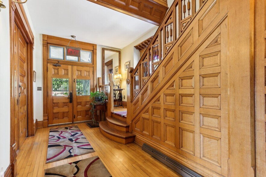 More Photos Of 910 River Rd, Wisconsin Dells Hotel For Sale