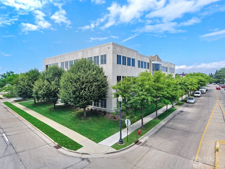 More Photos Of 600 52nd St, Kenosha Office For Lease