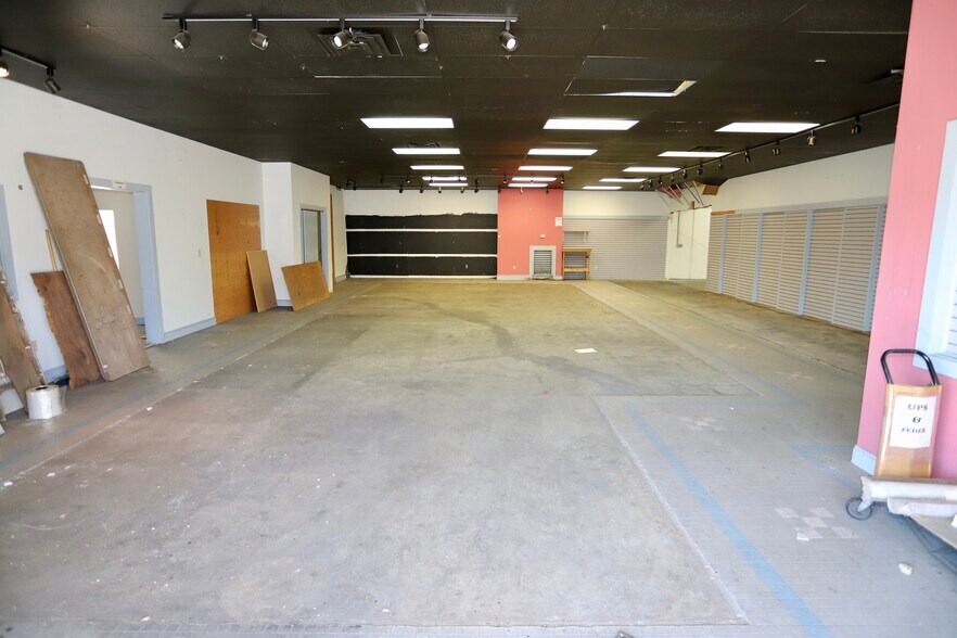 More Photos Of 127 Quality Ln, Rutland Industrial For Sale