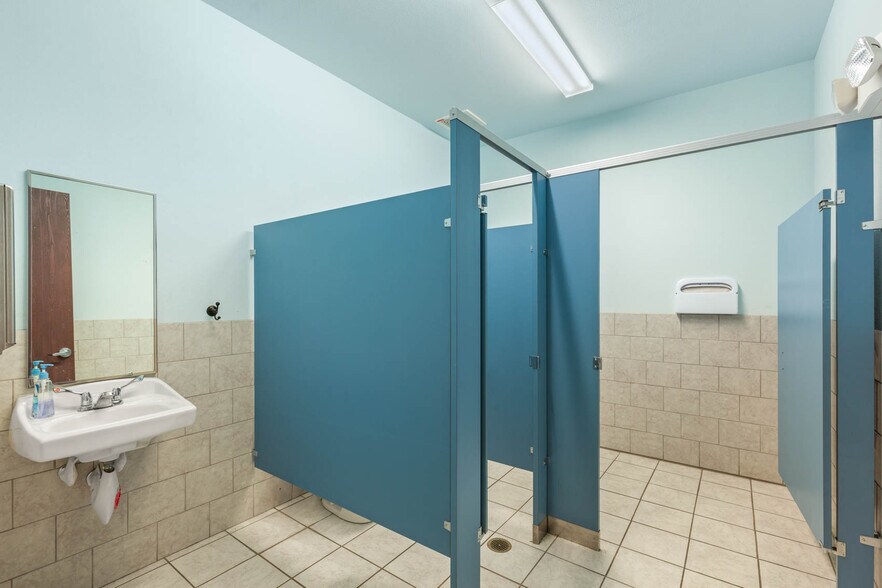 More Photos Of 6021 S Rainbow Blvd, Las Vegas Freestanding For Sale