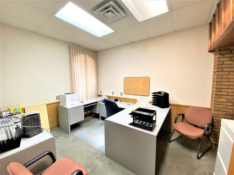 More Photos Of 119 S Main St, Lockhart Office For Lease