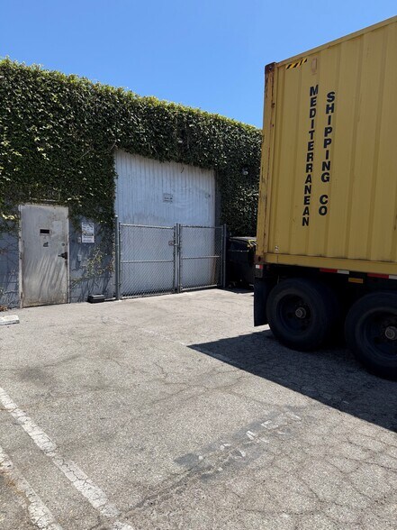 More Photos Of 10451-10463 W Jefferson Blvd, Culver City Warehouse For Lease