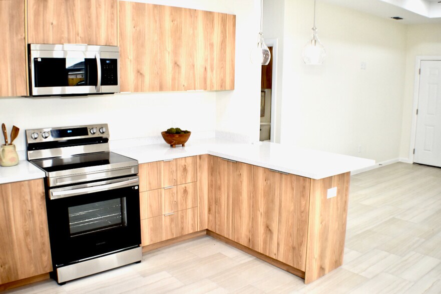 More Photos Of 2608 E Israel Ave, Alton Multifamily For Sale