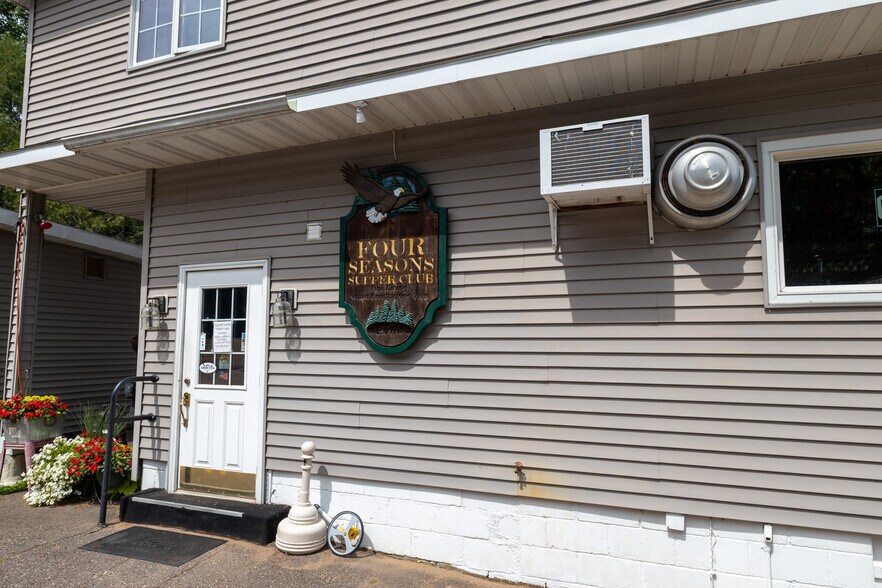 More Photos Of 10338 Big Arbor Vitae Dr, Woodruff Restaurant For Sale