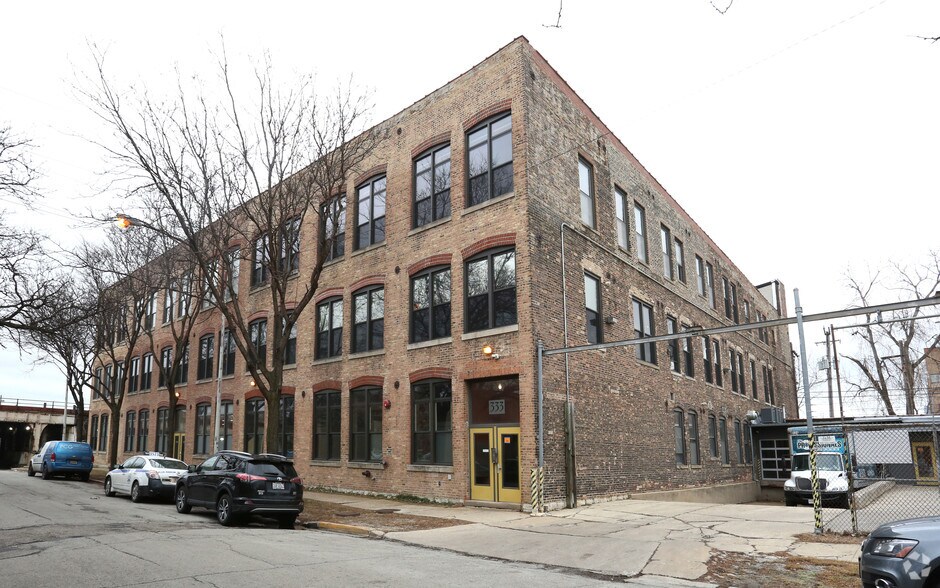 Primary Photo Of 333 N Oakley Blvd, Chicago Light Distribution For Lease