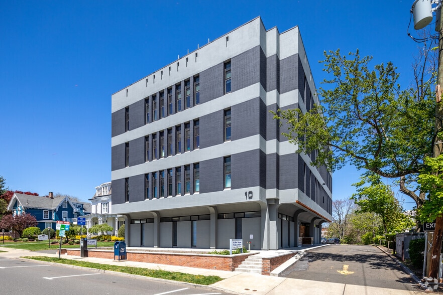 More Photos Of 10 Mott Ave, Norwalk Medical For Lease