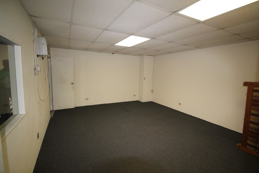 More Photos Of 96-1368 Waihona St, Pearl City Warehouse For Lease