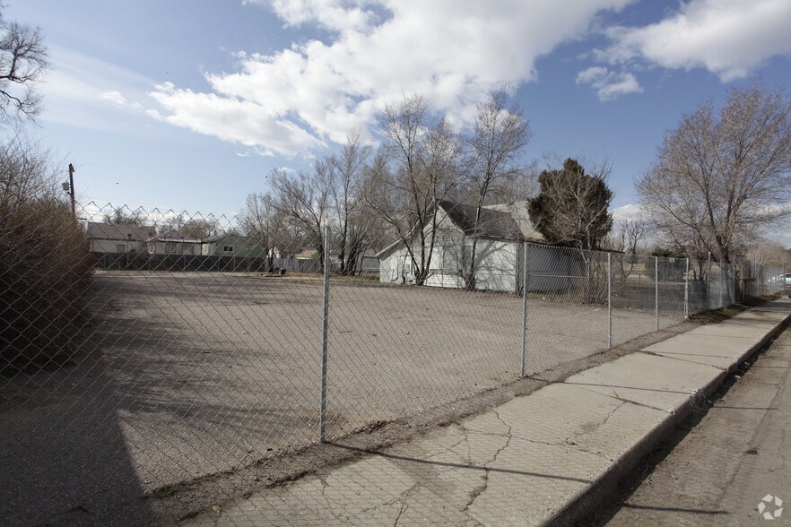 1570-1596 W BAYAUD AVE  