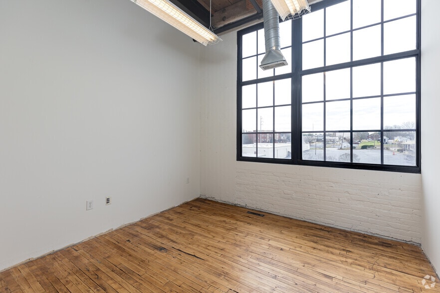 More Photos Of 1513 E Cleveland Ave, East Point Unknown For Sale