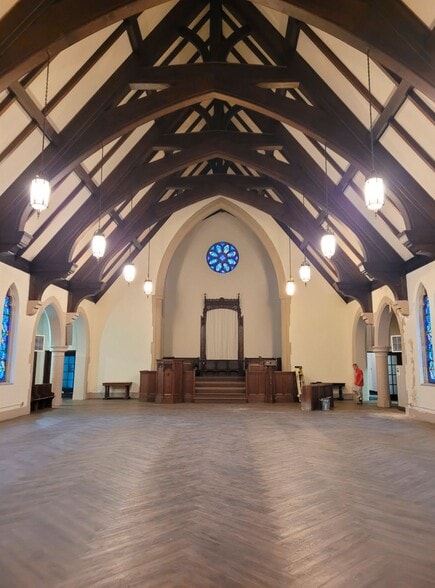 More Photos Of 421 Spicer St, Akron Religious Facility For Sale
