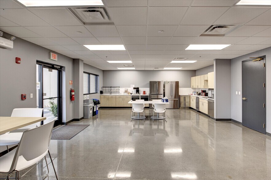 More Photos Of 115 Union Valley Rd, Oak Ridge Light Distribution For Lease