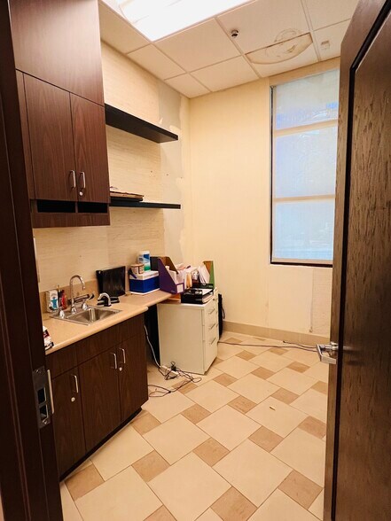 More Photos Of 2693 E Washington Blvd, Pasadena Medical For Lease