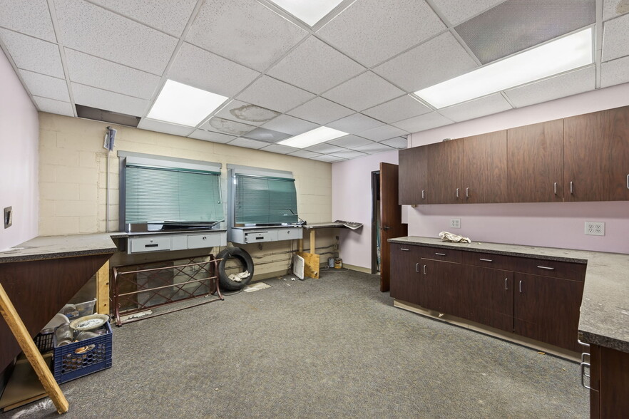 More Photos Of 948 E Main St, Santa Paula Bank For Sale