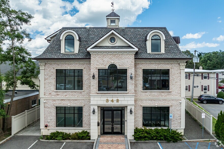 More Photos Of 342 Post Ave, Westbury Office For Lease