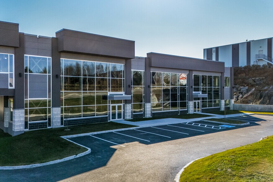 More Photos Of 4590-4592 Boul De Portland, Sherbrooke Food Processing For Lease