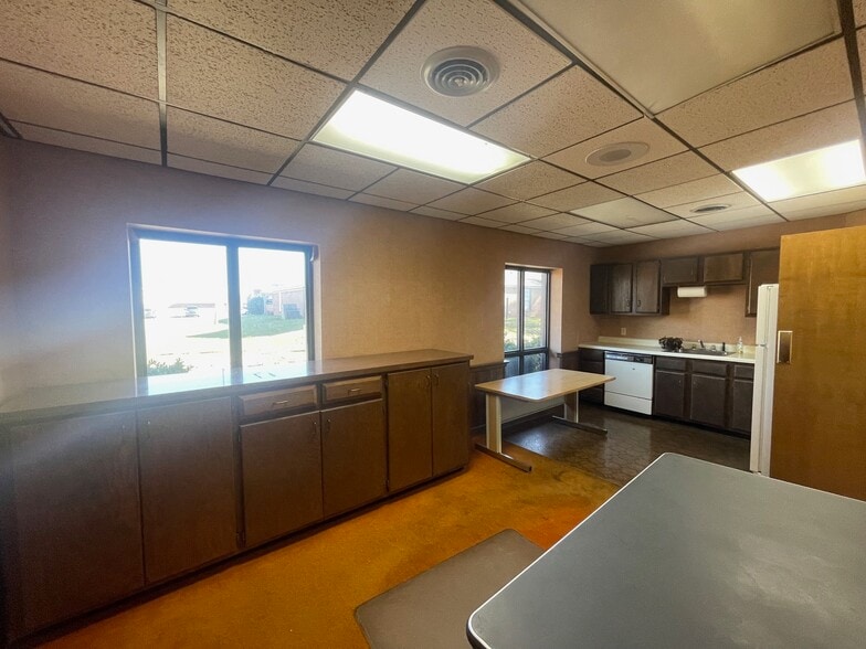 More Photos Of 240 Carriage House Dr, Jackson Office For Lease