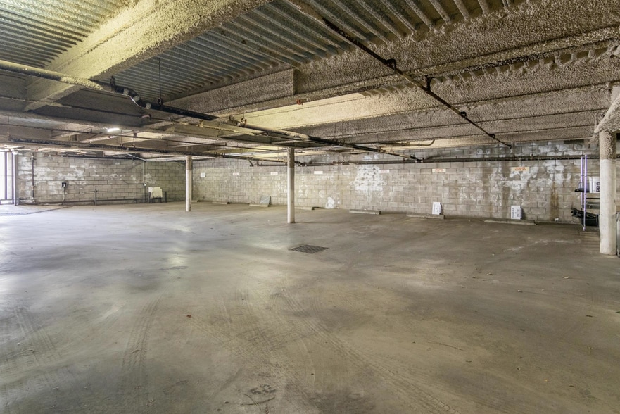 More Photos Of 17408 Chatsworth St, Granada Hills Office For Sale