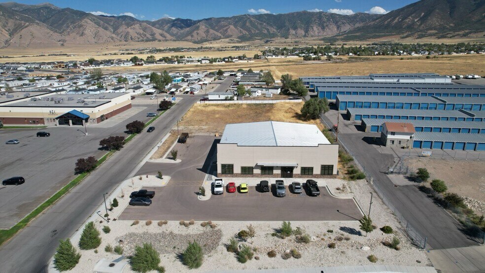More Photos Of 1518 N Pine Canyon Rd, Tooele Showroom For Lease