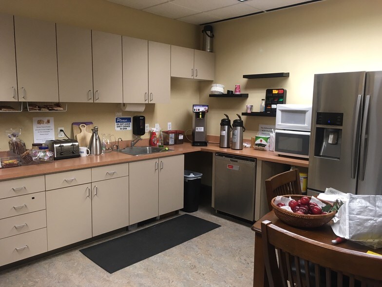 More Photos Of 314 W 15th St, Vancouver Office For Lease