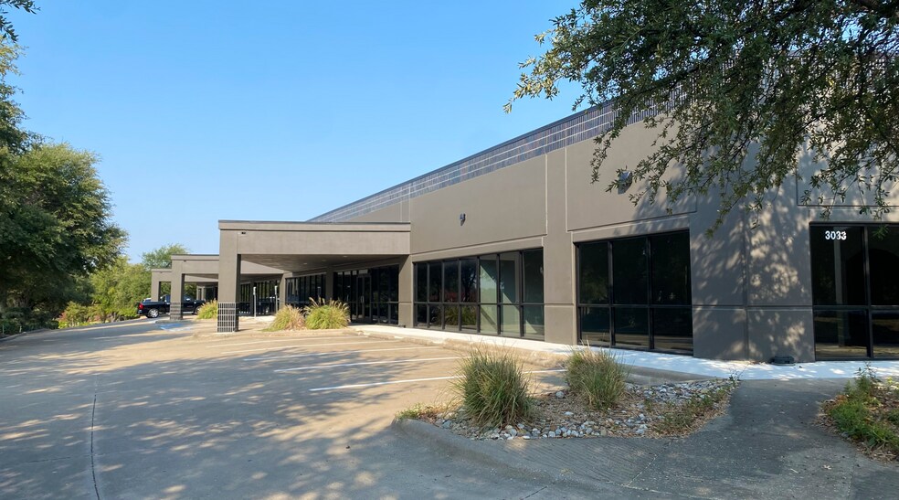 More Photos Of 3033 W Royal Ln, Irving Showroom For Sale