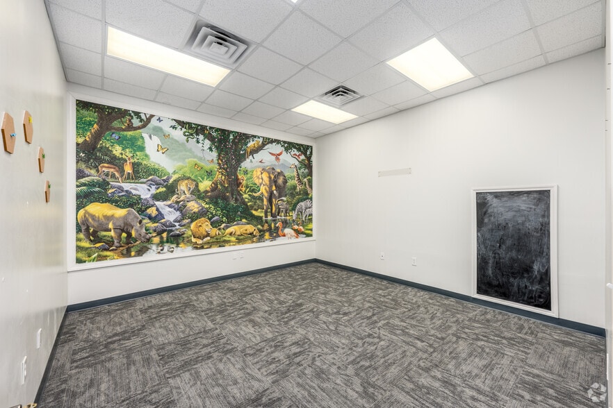 More Photos Of 401 W International Speedway Blvd, Daytona Beach Freestanding For Sale