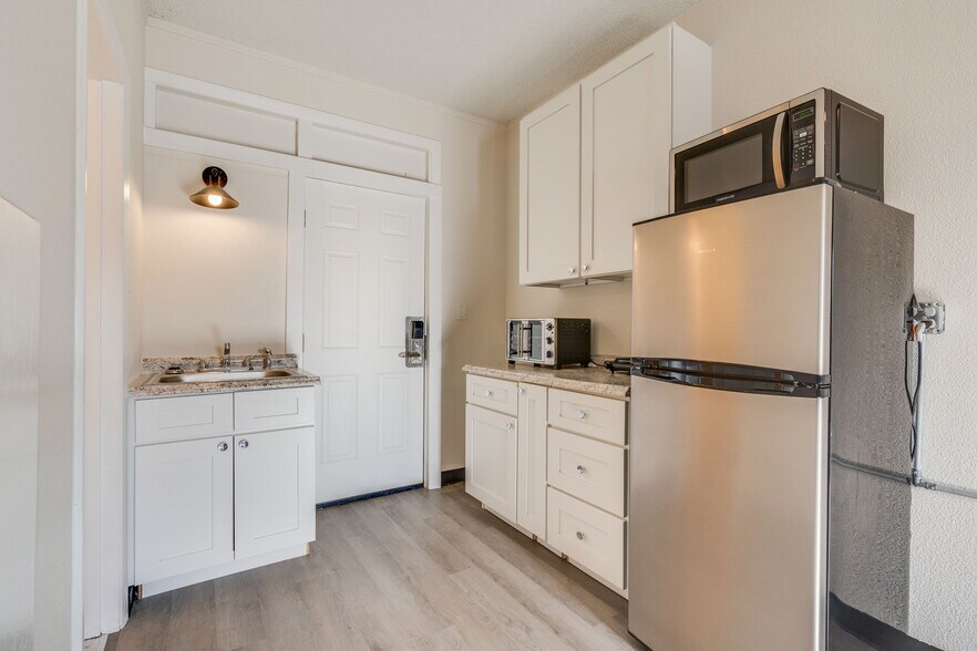 More Photos Of 15589 Lee Hwy, Bristol Apartments For Sale