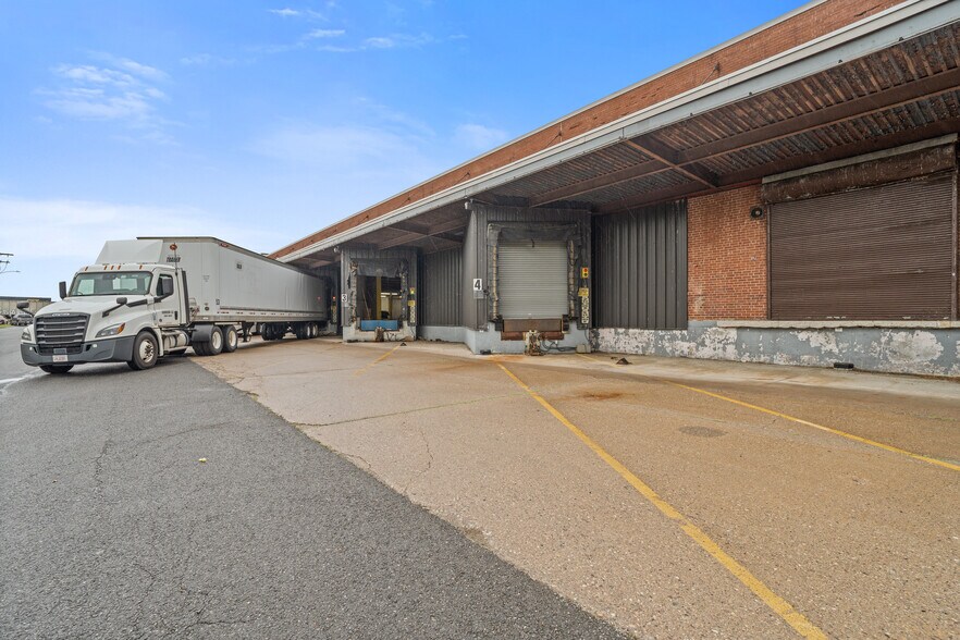 More Photos Of 26 Sears Way, West Springfield Distribution For Lease