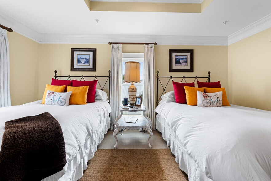 More Photos Of 202 S Mobile St, Fairhope Hospitality For Sale