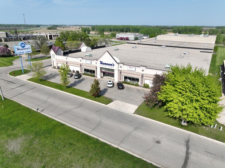 More Photos Of 3901 Abbott Dr, Willmar Freestanding For Sale