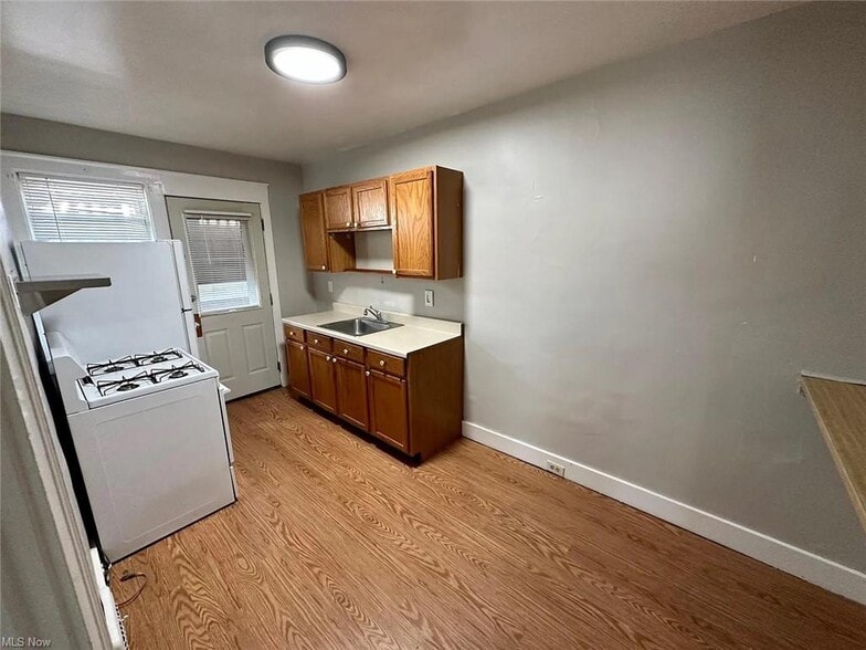More Photos Of 17020 Madison Ave, Lakewood Flex For Sale