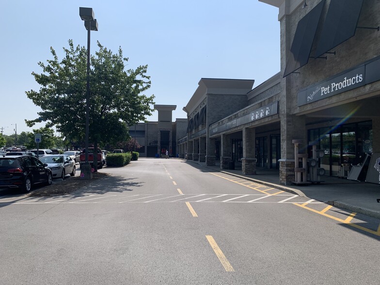 More Photos Of 1010 Murfreesboro Rd, Franklin Unknown For Lease