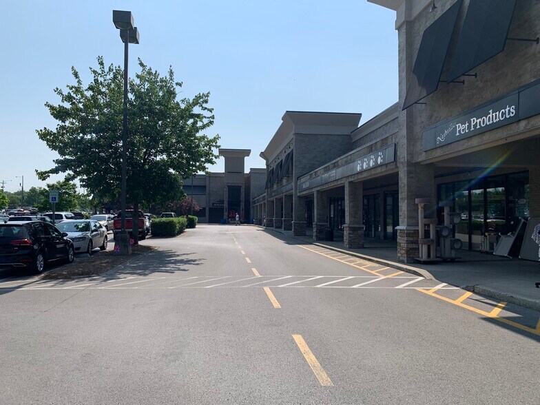 More Photos Of 1010 Murfreesboro Rd, Franklin Unknown For Lease